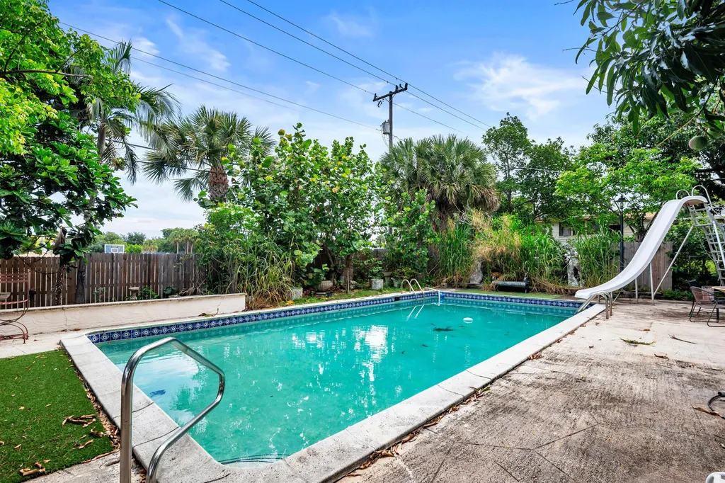 821 Omar Road West Palm Beach FL 33405
