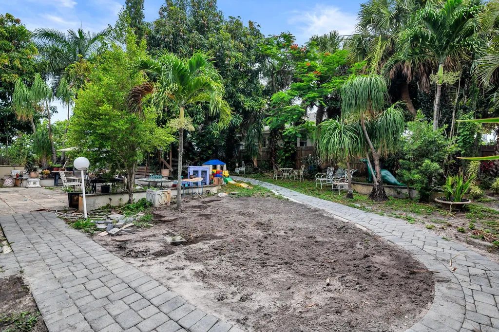 821 Omar Road West Palm Beach FL 33405