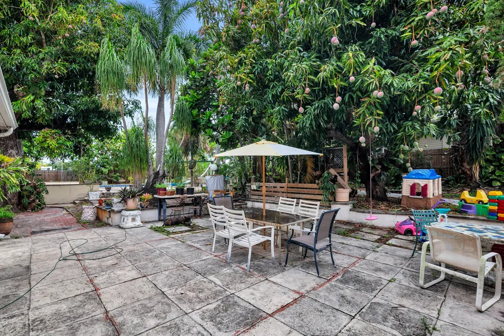 821 Omar Road West Palm Beach FL 33405