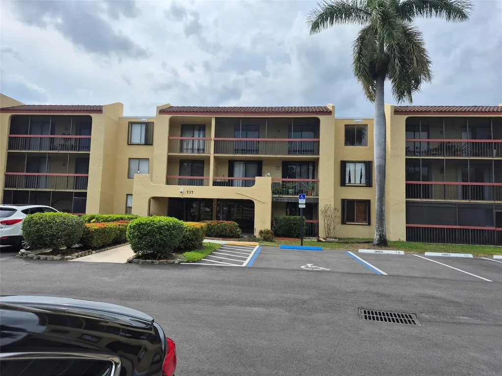 737 SE 1st Way Deerfield Beach FL 33441