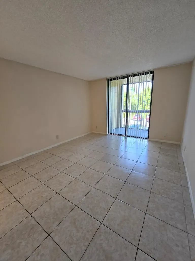 737 SE 1st Way Deerfield Beach FL 33441