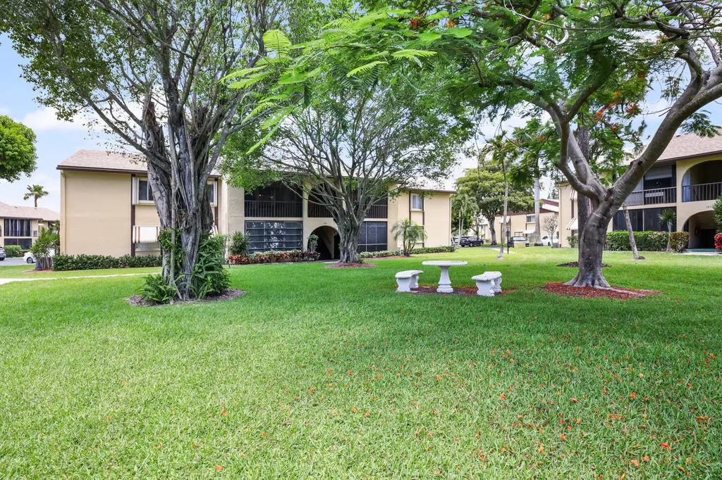 321 Pine Ridge Circle Greenacres FL 33463