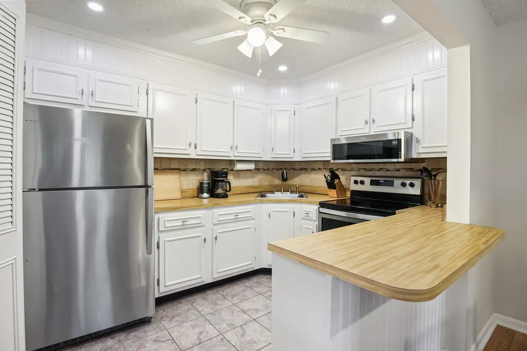 321 Pine Ridge Circle Greenacres FL 33463