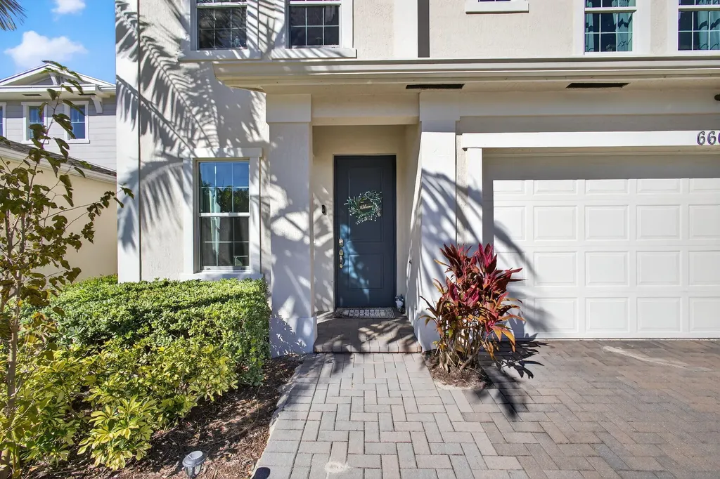 6607 Pointe Of Woods Drive West Palm Beach FL 33415