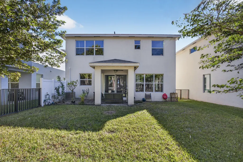 6607 Pointe Of Woods Drive West Palm Beach FL 33415
