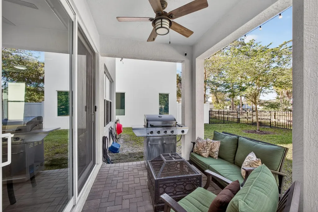 6607 Pointe Of Woods Drive West Palm Beach FL 33415