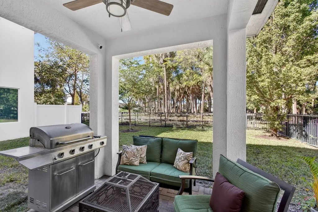 6607 Pointe Of Woods Drive West Palm Beach FL 33415