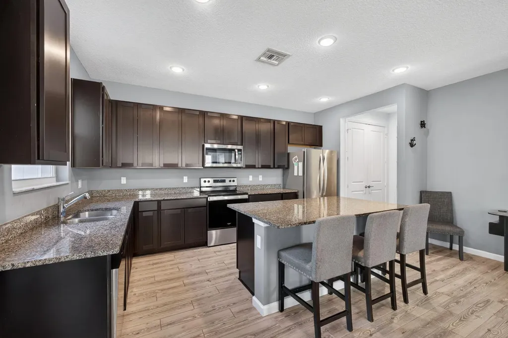 6607 Pointe Of Woods Drive West Palm Beach FL 33415