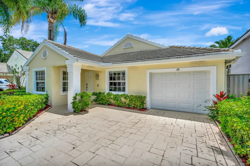28 Admirals Court Palm Beach Gardens FL 33418