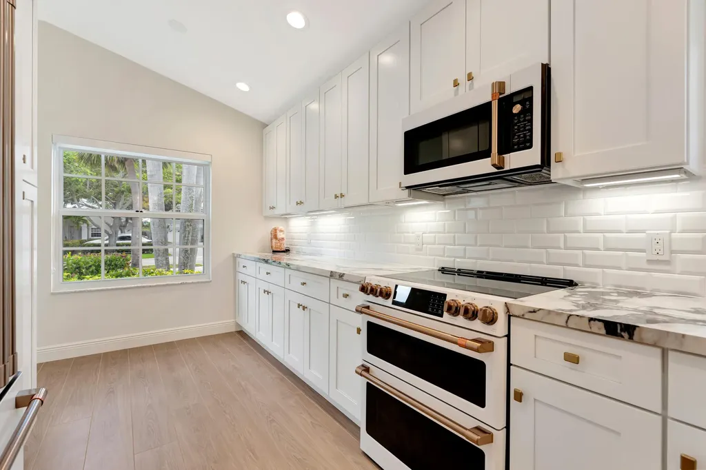 28 Admirals Court Palm Beach Gardens FL 33418