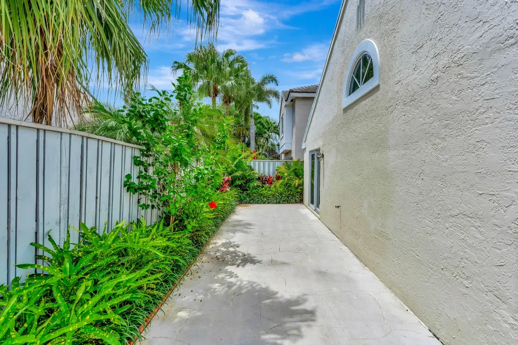 28 Admirals Court Palm Beach Gardens FL 33418