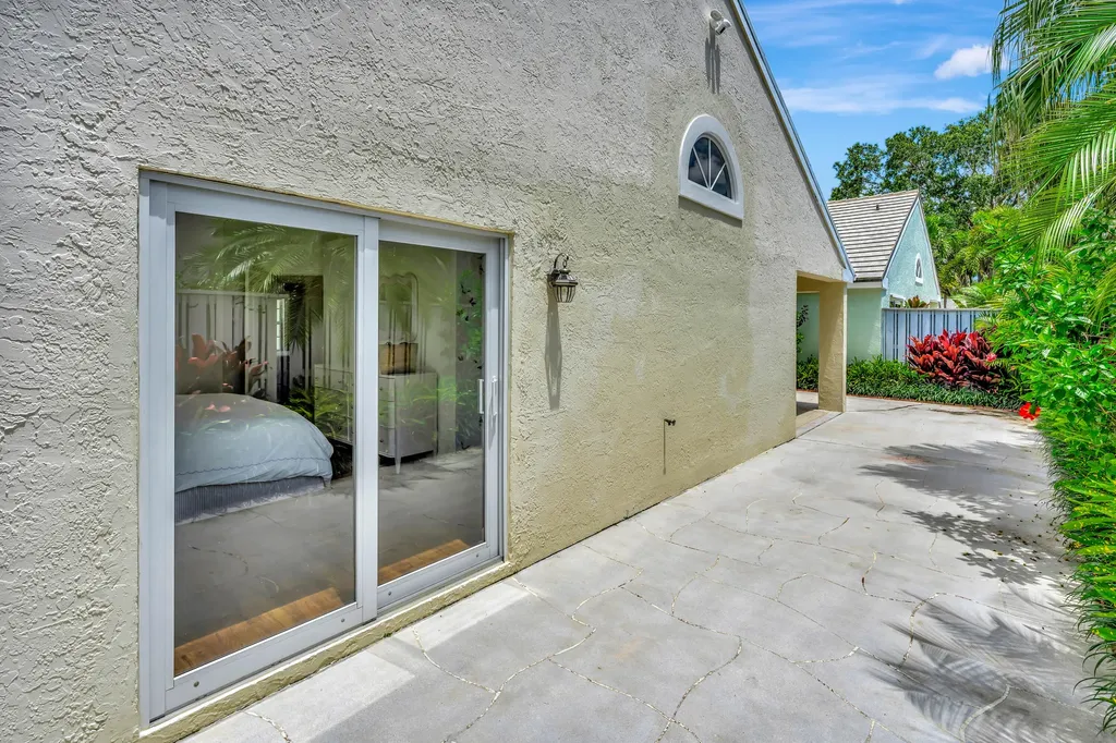 28 Admirals Court Palm Beach Gardens FL 33418