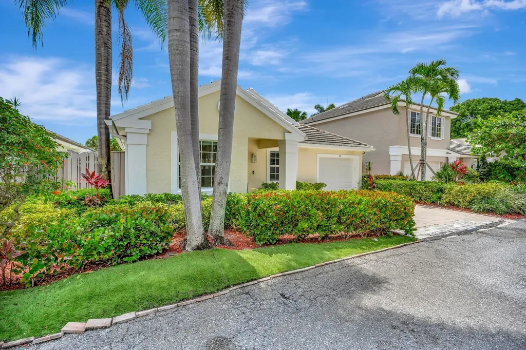 28 Admirals Court Palm Beach Gardens FL 33418