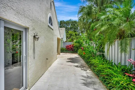 28 Admirals Court Palm Beach Gardens FL 33418