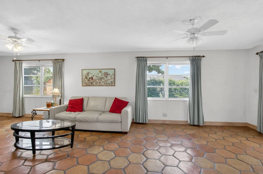 1370 SW 27th Place Boynton Beach FL 33426