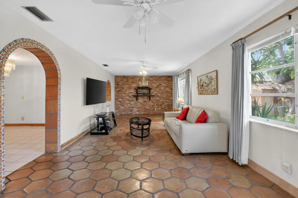 1370 SW 27th Place Boynton Beach FL 33426