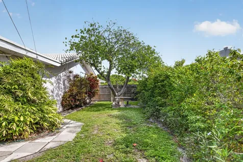 1370 SW 27th Place Boynton Beach FL 33426