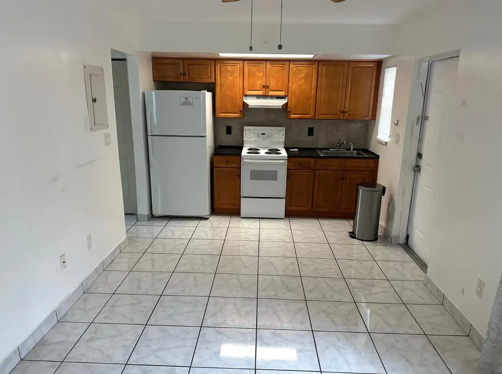 31 SW 10th Street Dania Beach FL 33004
