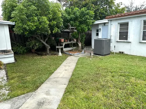 31 SW 10th Street Dania Beach FL 33004