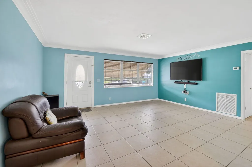 220 SW 10th Avenue Boynton Beach FL 33435