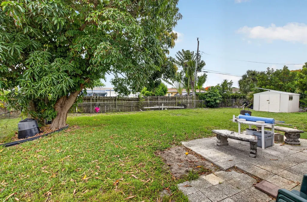 220 SW 10th Avenue Boynton Beach FL 33435