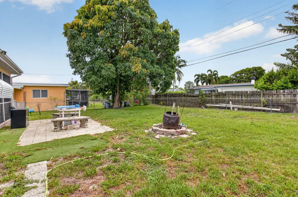 220 SW 10th Avenue Boynton Beach FL 33435