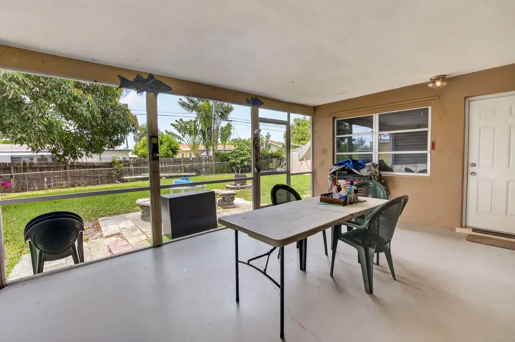220 SW 10th Avenue Boynton Beach FL 33435