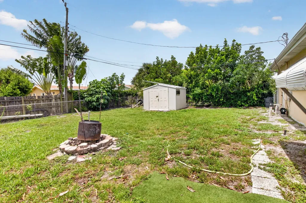 220 SW 10th Avenue Boynton Beach FL 33435