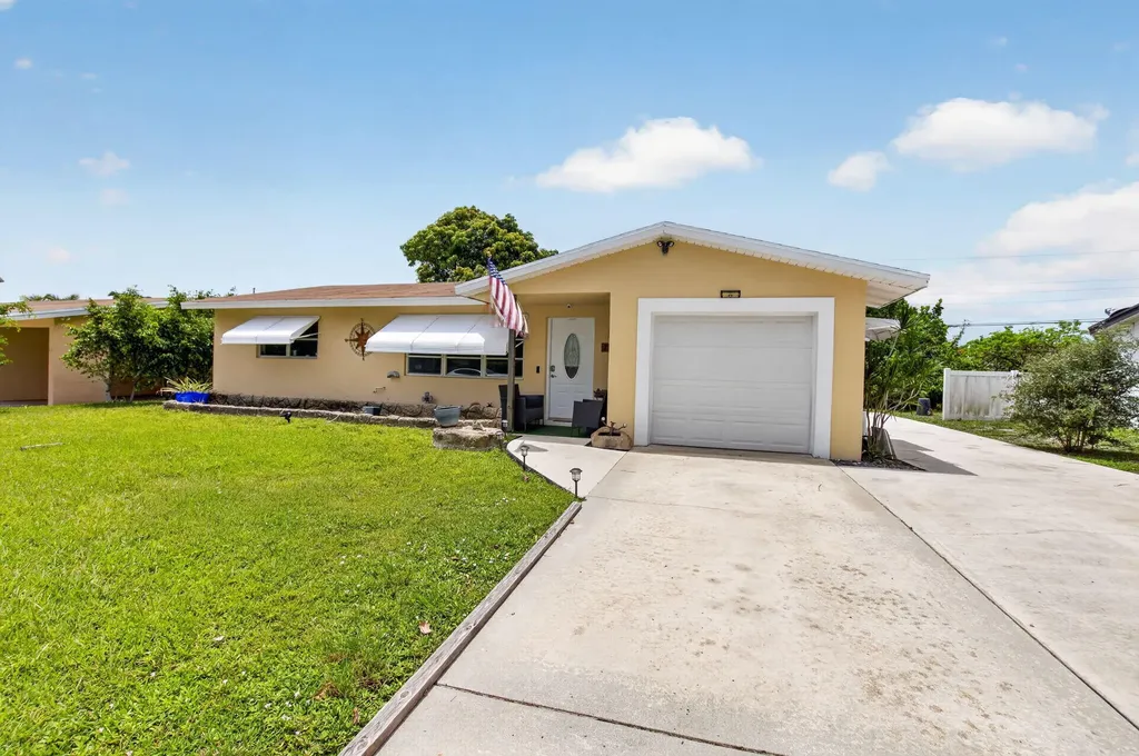 220 SW 10th Avenue Boynton Beach FL 33435