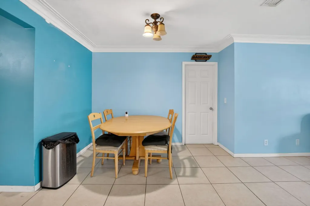 220 SW 10th Avenue Boynton Beach FL 33435