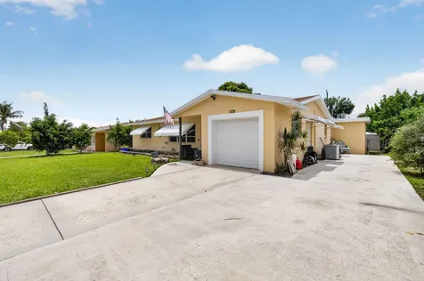 220 SW 10th Avenue Boynton Beach FL 33435