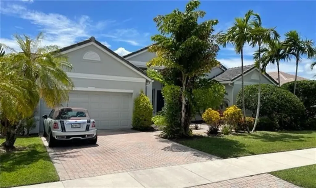 2721 W Abiaca Circle Davie FL 33328