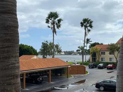 160 Yacht Club Way Hypoluxo FL 33462