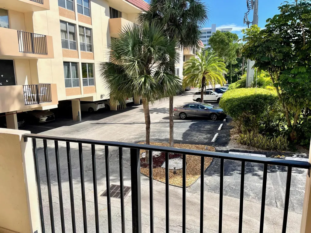 1000 Spanish River Road Boca Raton FL 33432