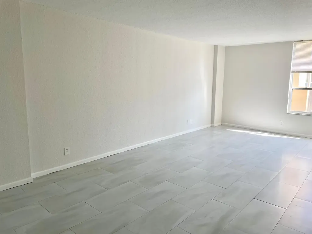 1000 Spanish River Road Boca Raton FL 33432