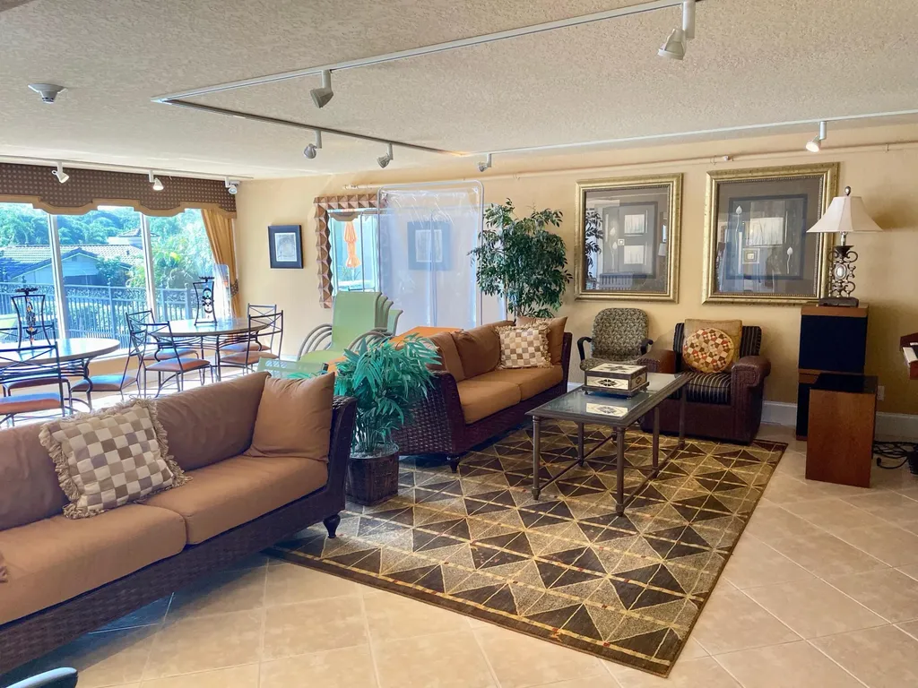 1000 Spanish River Road Boca Raton FL 33432