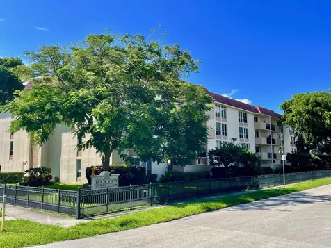 1000 Spanish River Road Boca Raton FL 33432