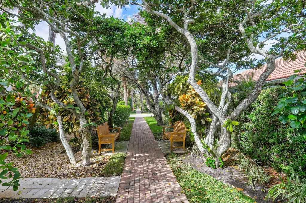 170 Beacon Lane Jupiter Inlet Colony FL 33469