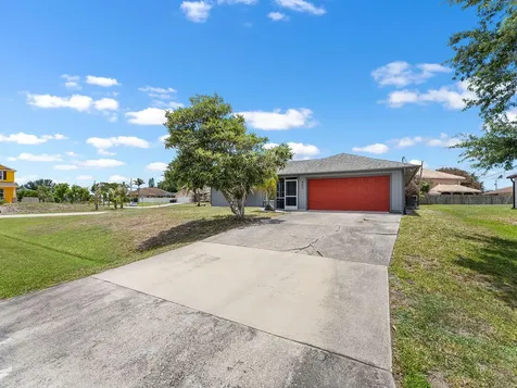 403 SW Cahoon Court Port St Lucie FL 34953