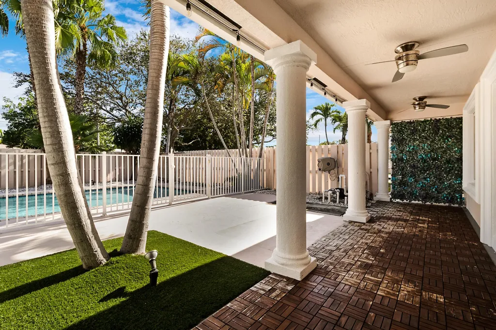 4517 NE 21st Avenue Fort Lauderdale FL 33308