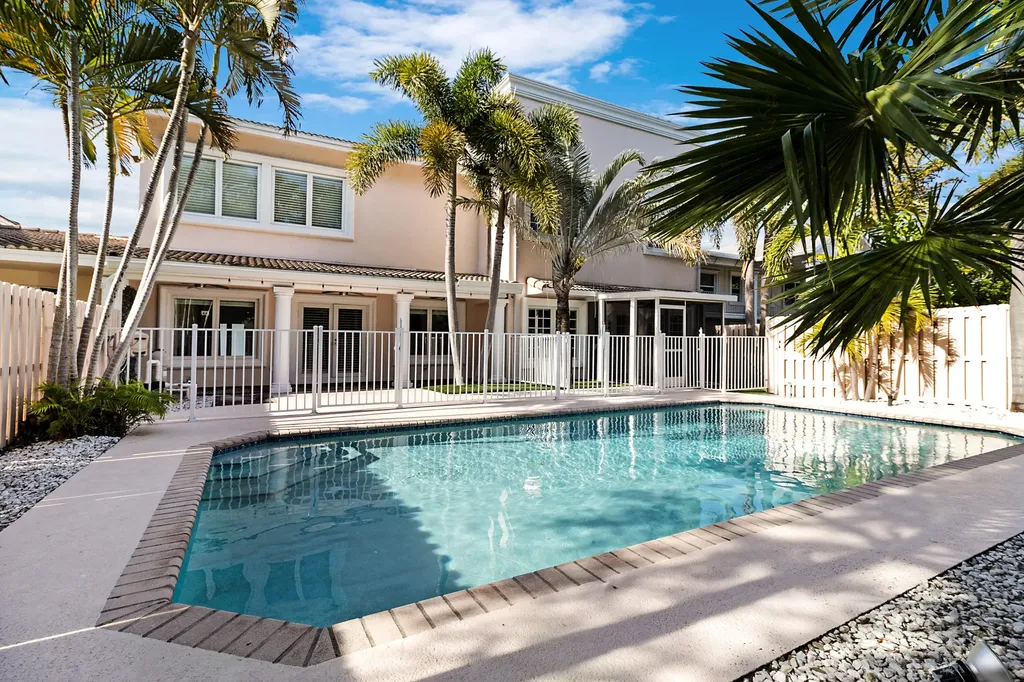 4517 NE 21st Avenue Fort Lauderdale FL 33308