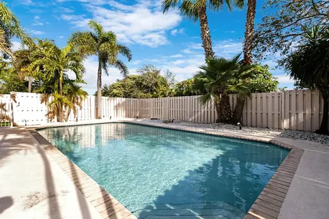 4517 NE 21st Avenue Fort Lauderdale FL 33308