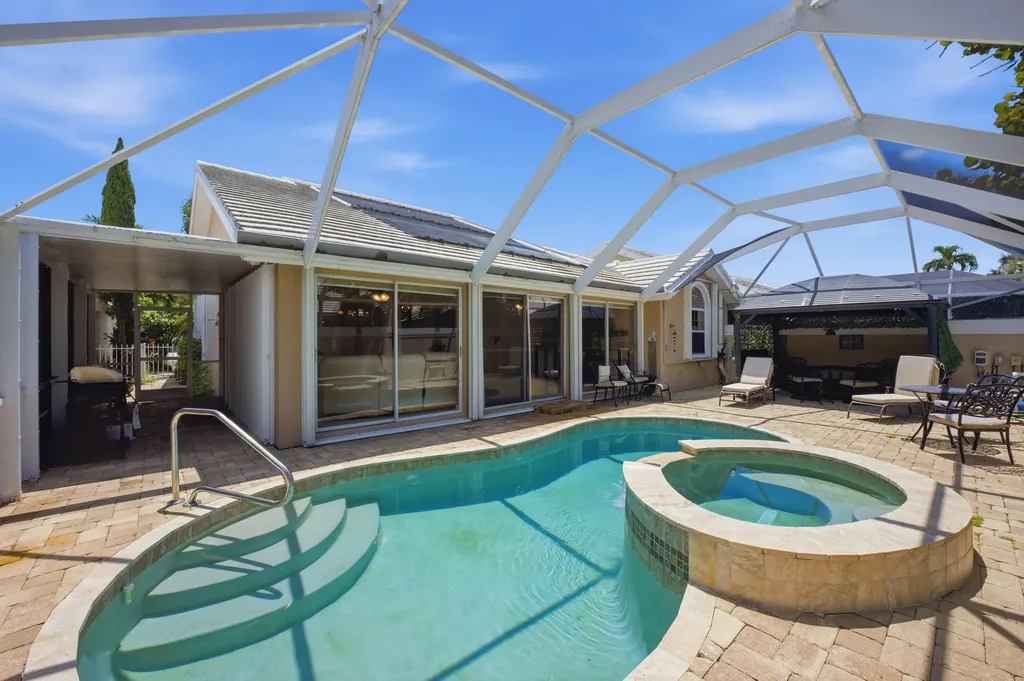 2319 Saratoga Bay Drive West Palm Beach FL 33409