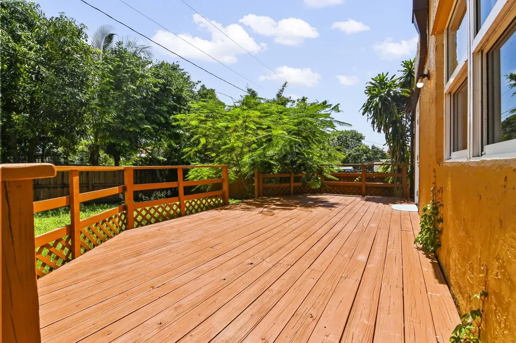 914 30th Court West Palm Beach FL 33407