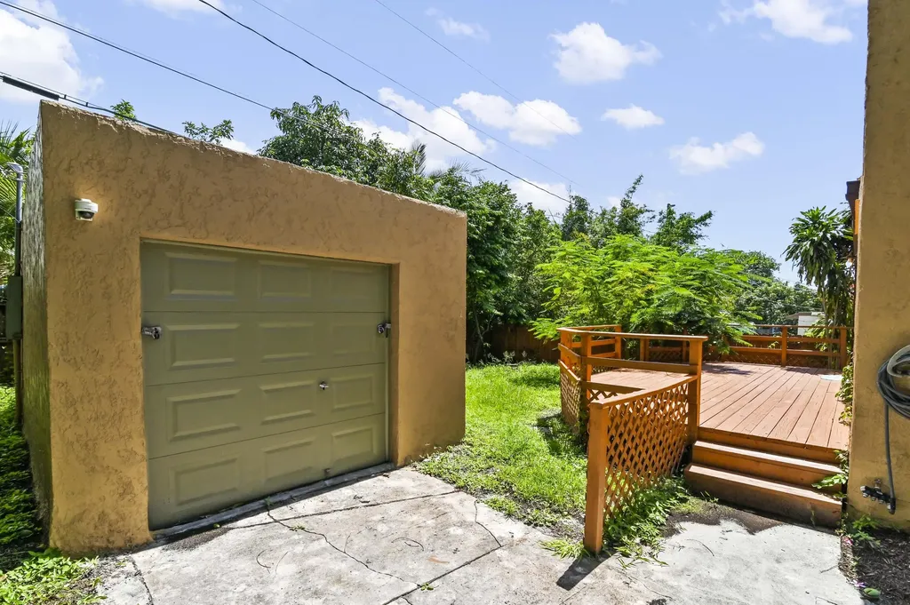 914 30th Court West Palm Beach FL 33407