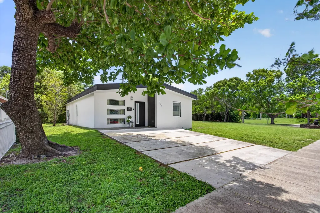 700 NW 17th Terrace Pompano Beach FL 33069