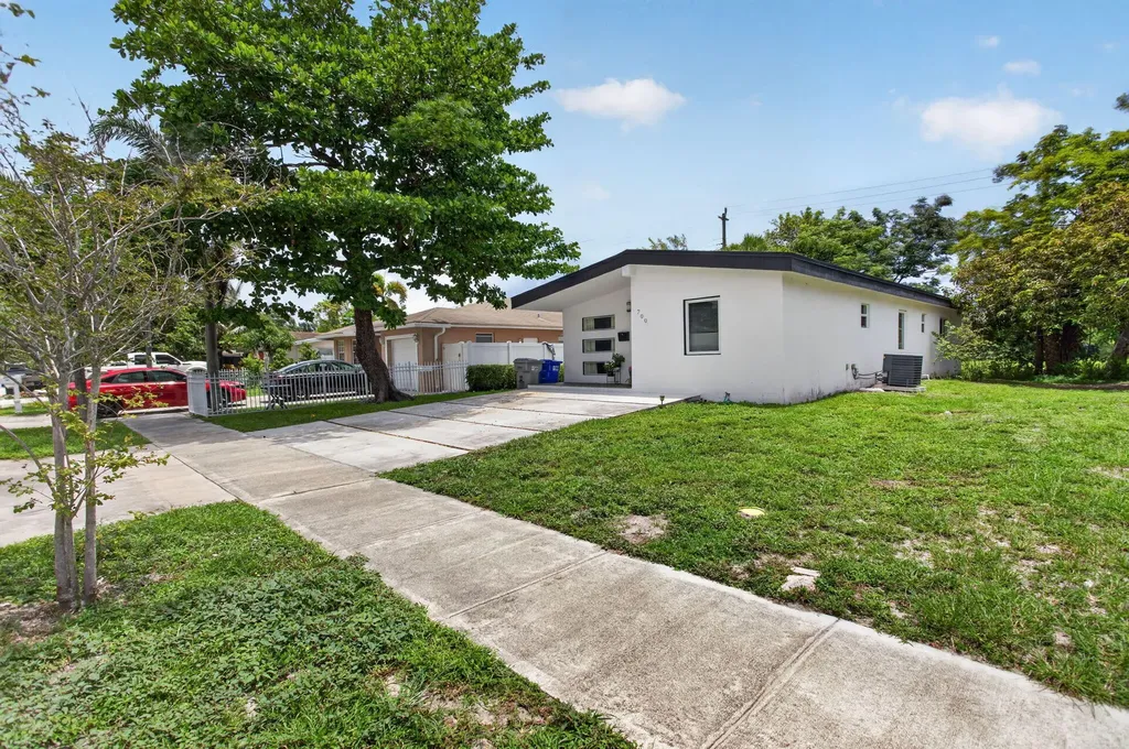700 NW 17th Terrace Pompano Beach FL 33069