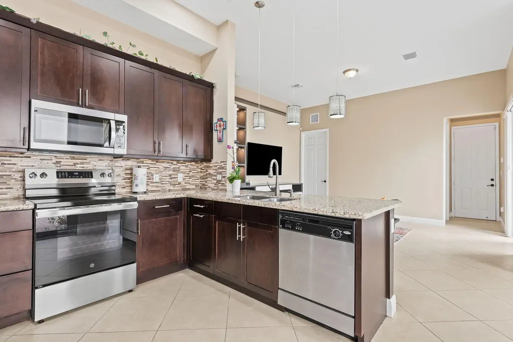 8417 NW 38th Street Cooper City FL 33024
