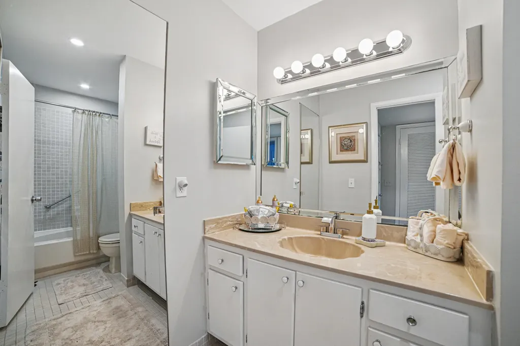 137 Piedmont C Delray Beach FL 33484