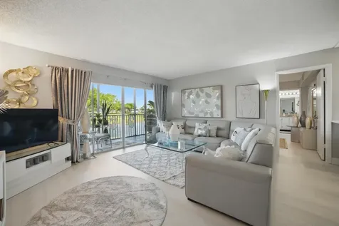 137 Piedmont C Delray Beach FL 33484